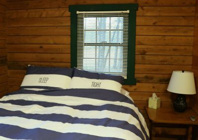 In Buttonwood Grove Cabin Merlot-Bedroom